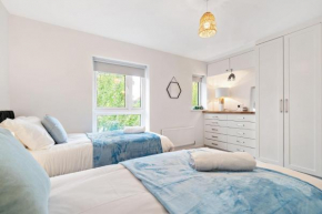 Cosy Retreat in Ashford - Great Location